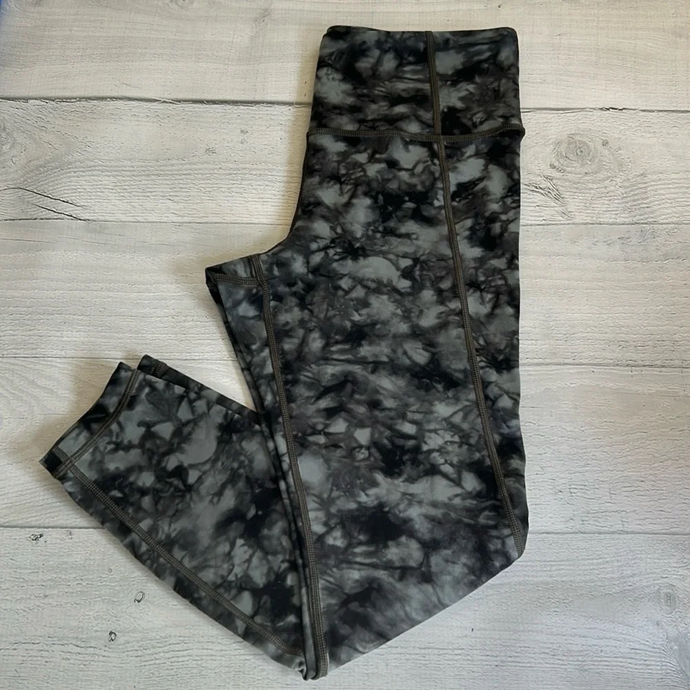Athleta Tie Dye‎ Salutation 7/8 Tight in Powervita Sz M